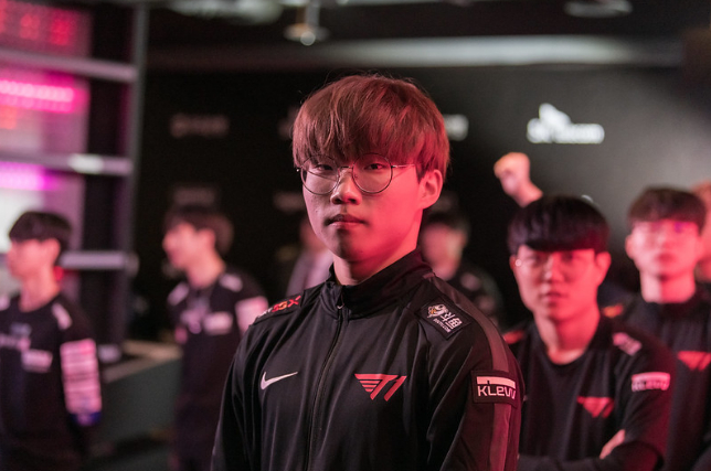 DRX力克V5，Keria完成史诗逆转宿命之战四强赛，让粉丝疯狂欢呼