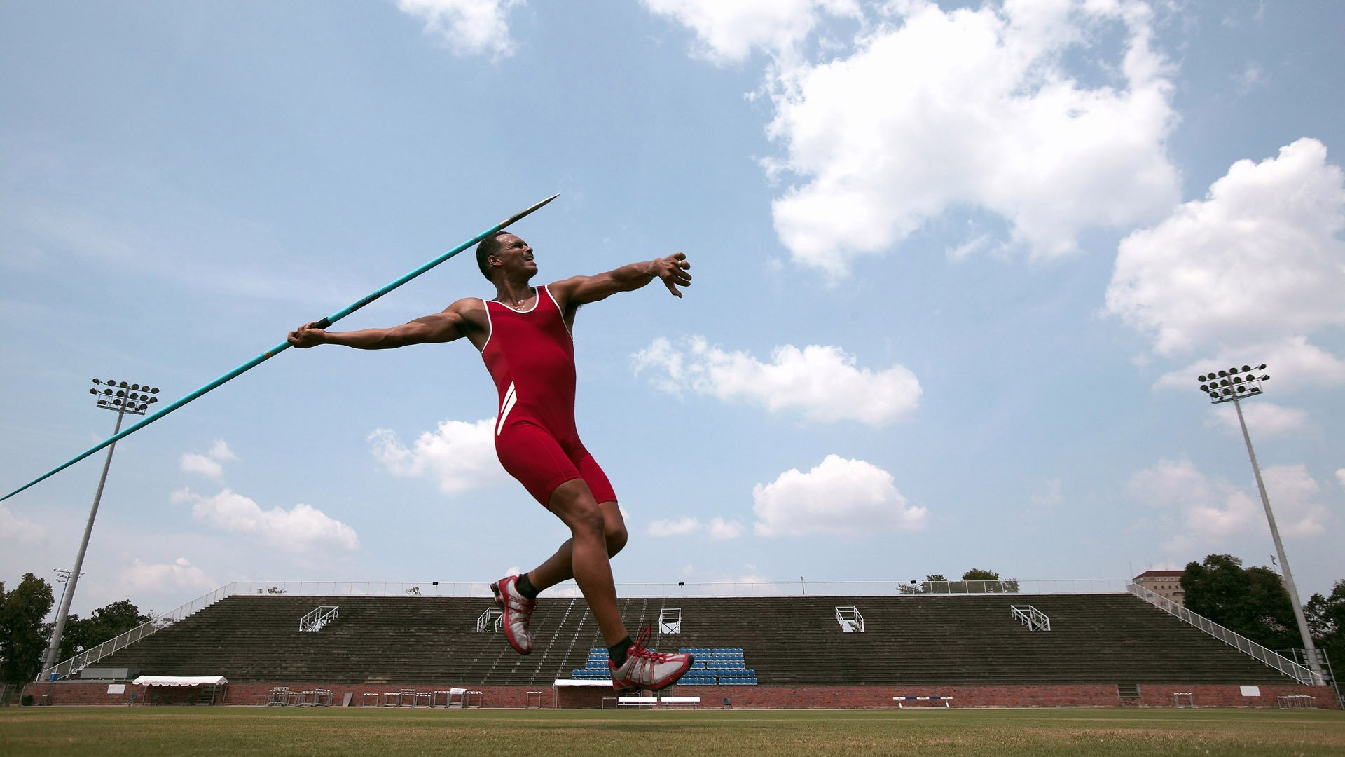 非洲新王炸裂登场！几内亚2-0完胜墨西哥，36岁皮克一传一射梦回巅峰