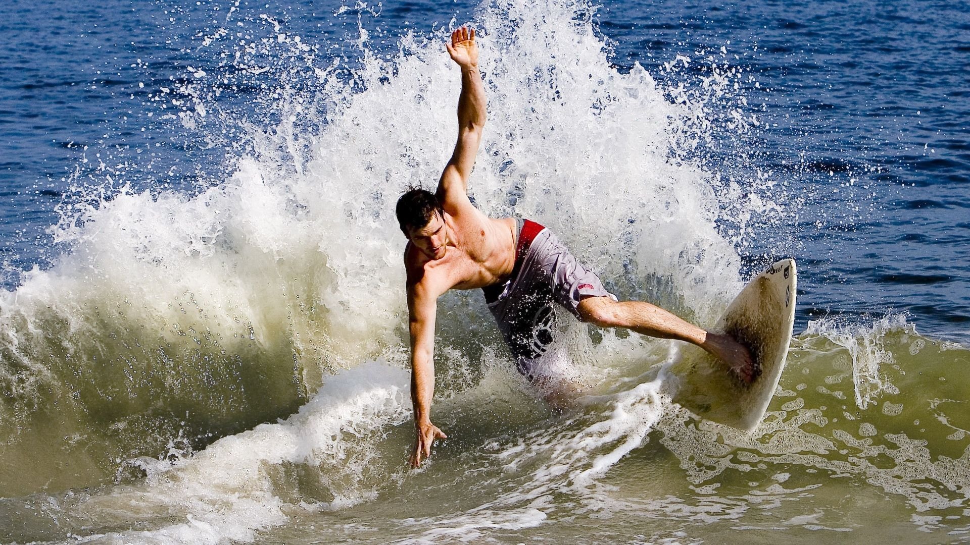 封神之战！掘金强压新疆队，切特·霍姆格伦如何用一记绝杀改写比赛剧本