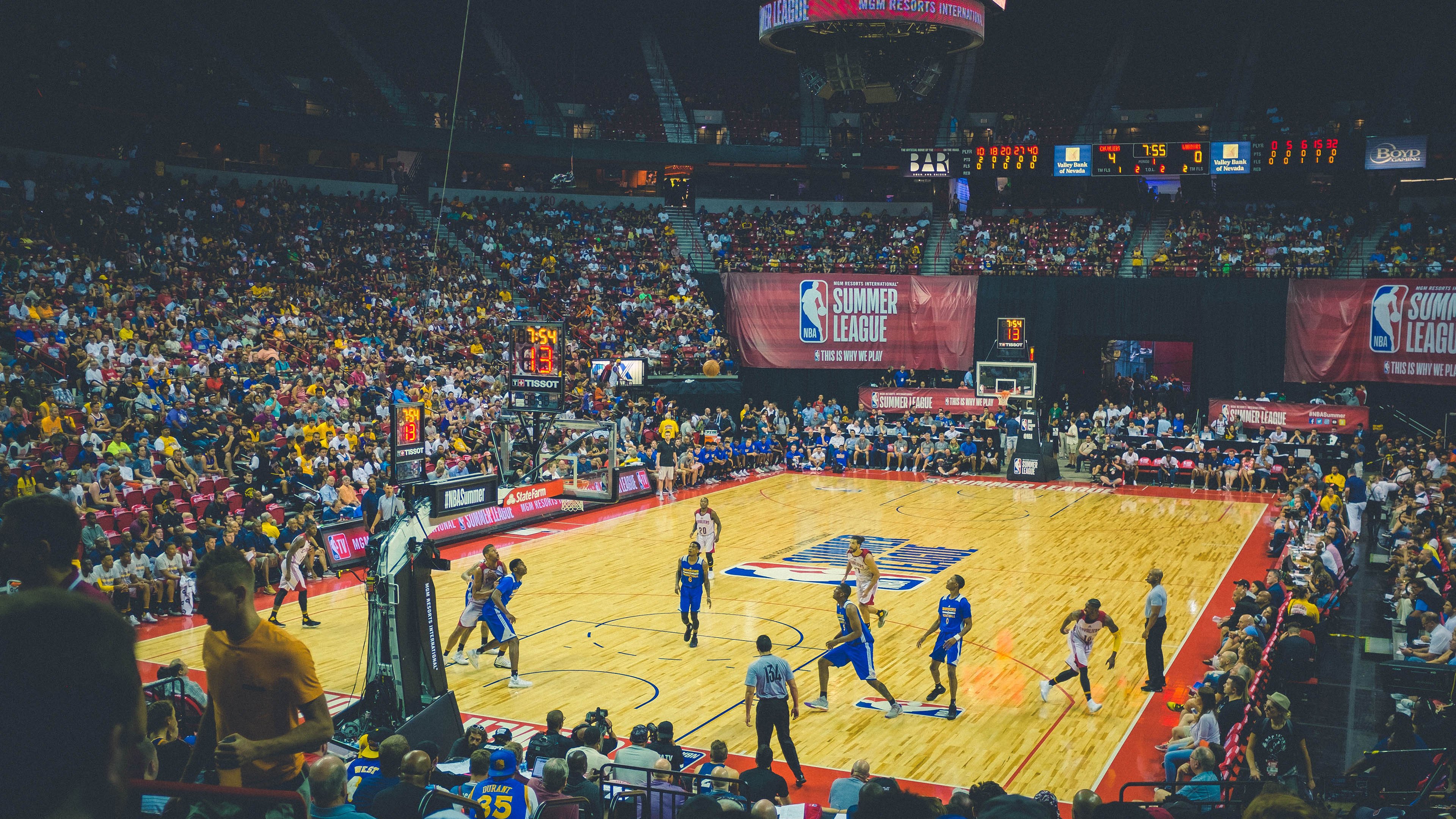 开云体育APP下载-霍勒迪爆发演绎节奏美学！辽宁队控场哲学驯服老鹰，冠军底蕴尽显